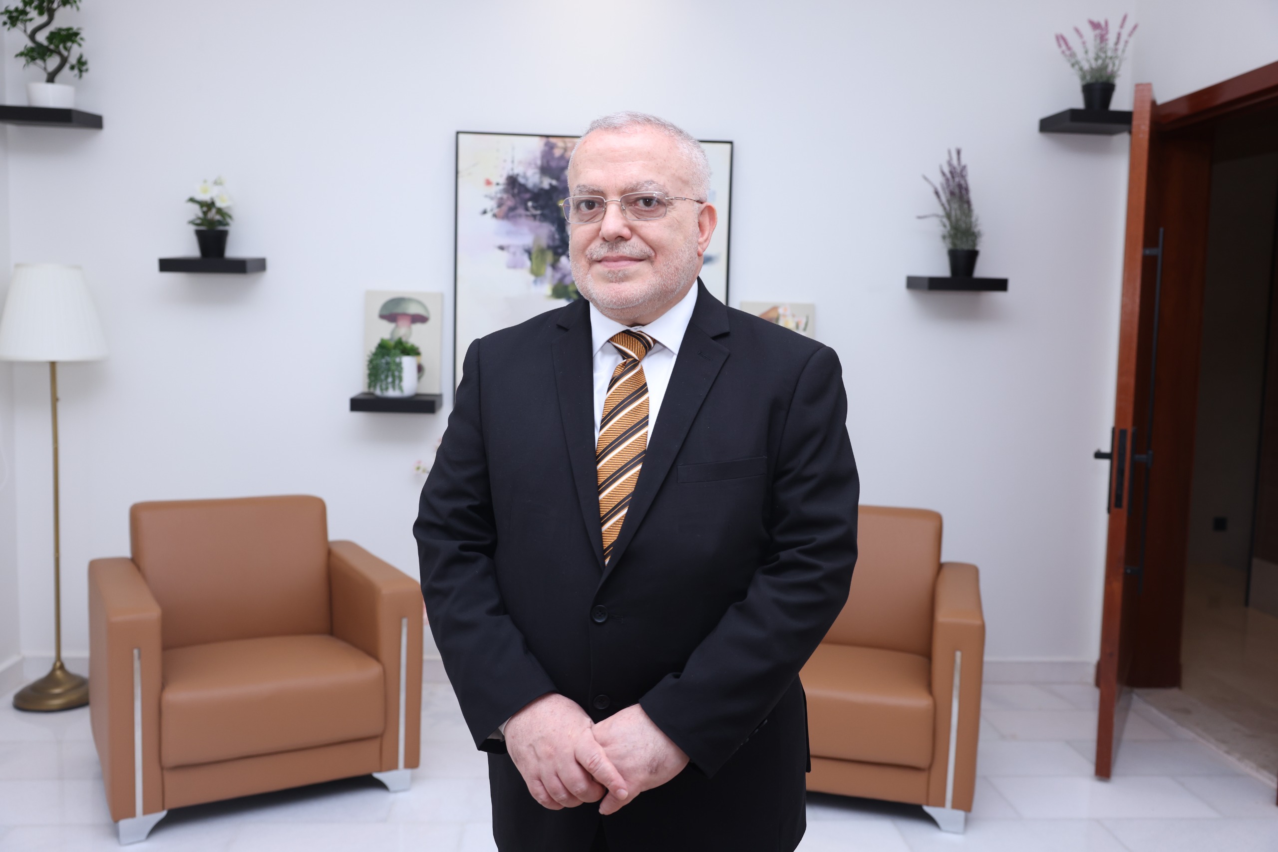 عن اكاديمية الدكتور مازن