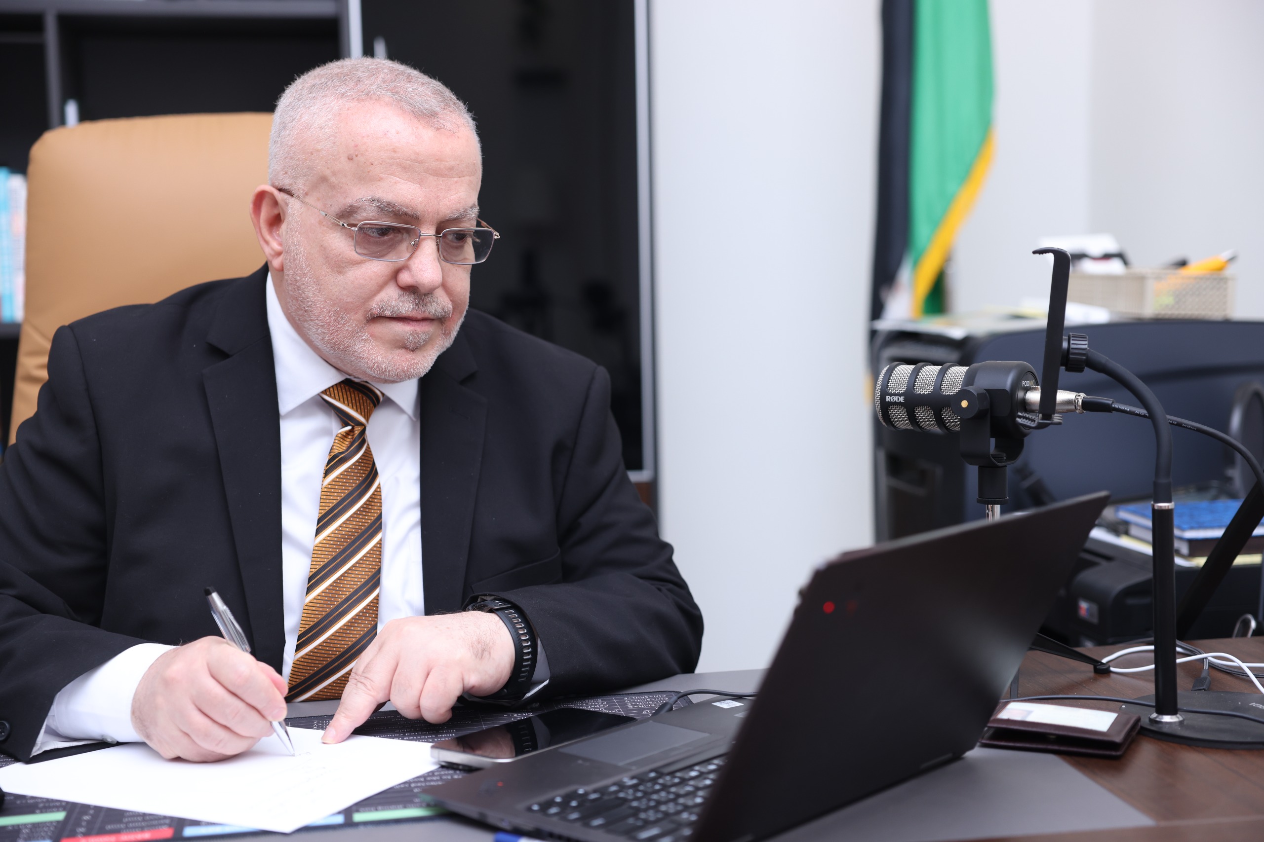 عن اكاديمية الدكتور مازن